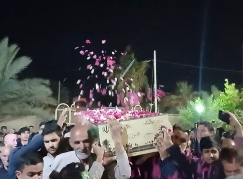 استقبال پرشور مردم شهر کارزین از پیکر مطهر شهید گمنام