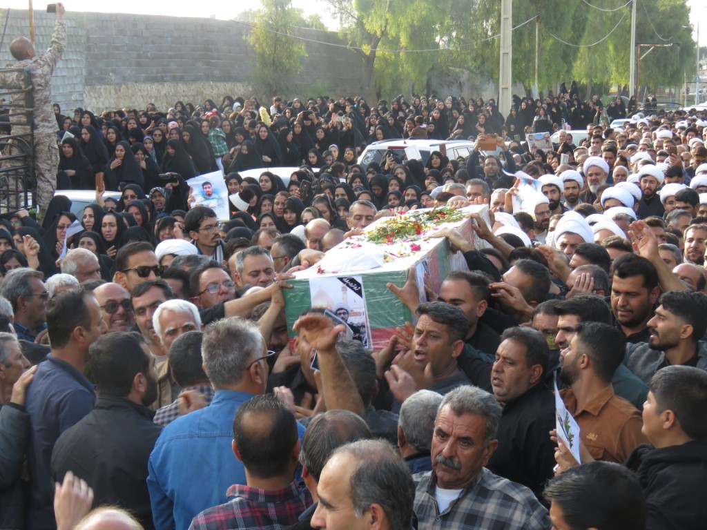 فیلم/ تشییع پیکر شهید امنیت علیرضا حقیقی در مبارک آباد قیروکارزین