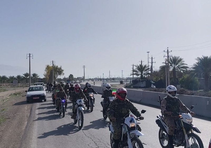 رژه موتوری و خودرویی به مناسبت آغاز دهه مبارک فجر انقلاب اسلامی در قیروکارزین