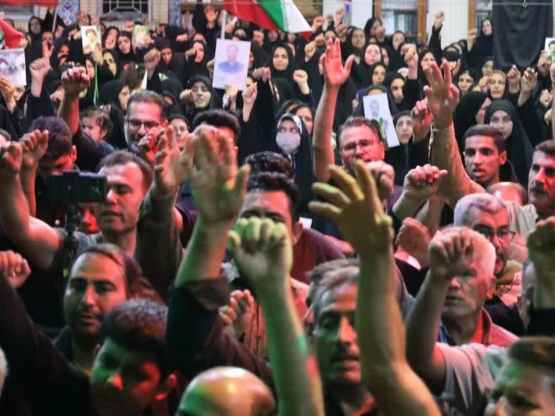 وداع‌باشکوه مردم مبارک‌آباد با پیکرمطهر‌شهیدان ضیایی و بازرگان