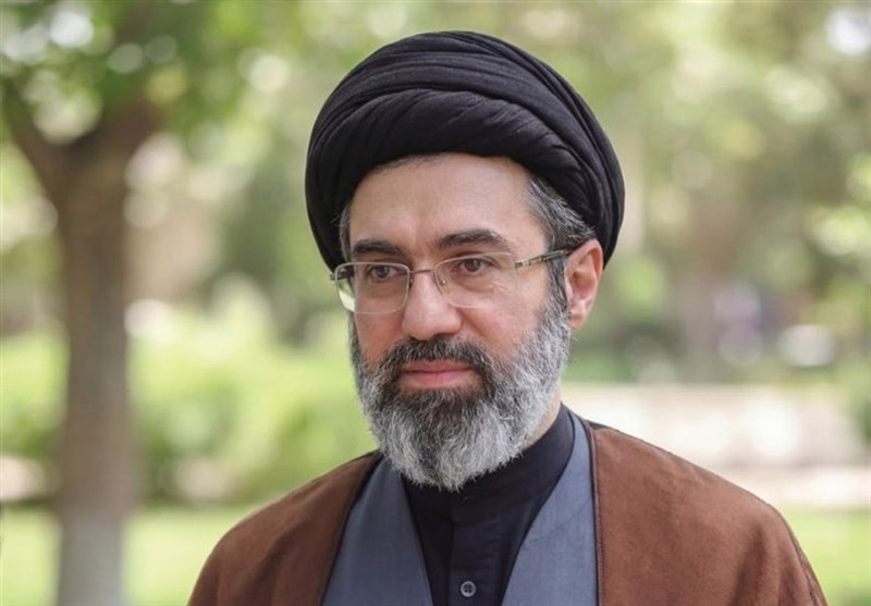پیام رهبر انقلاب اسلامی به مناسبت روز کارگر و روز معلم
